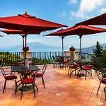 מלון Grand Hermitage 4*