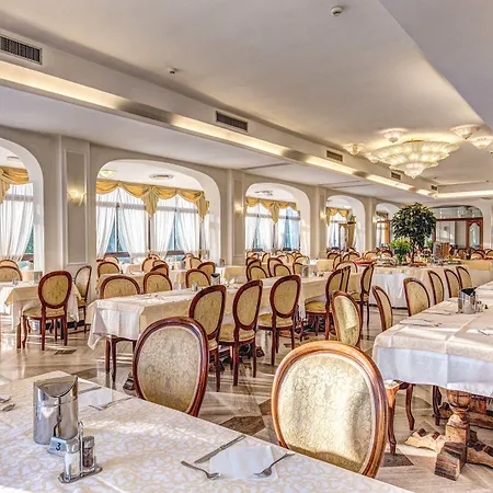 Ξενοδοχείο Grand Hermitage 4*