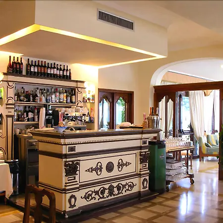 Ξενοδοχείο Grand Hermitage 4*