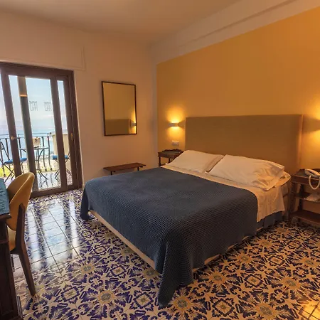 Ξενοδοχείο Grand Hermitage 4*