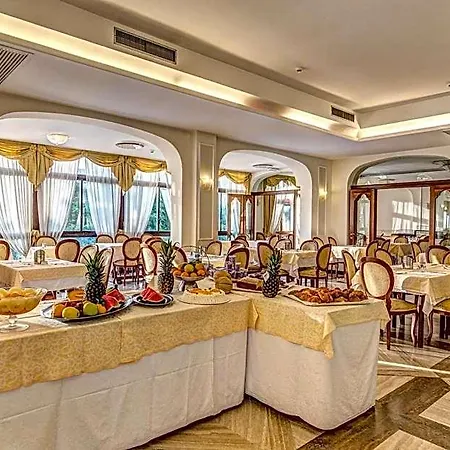 Отель Grand Hermitage 4*